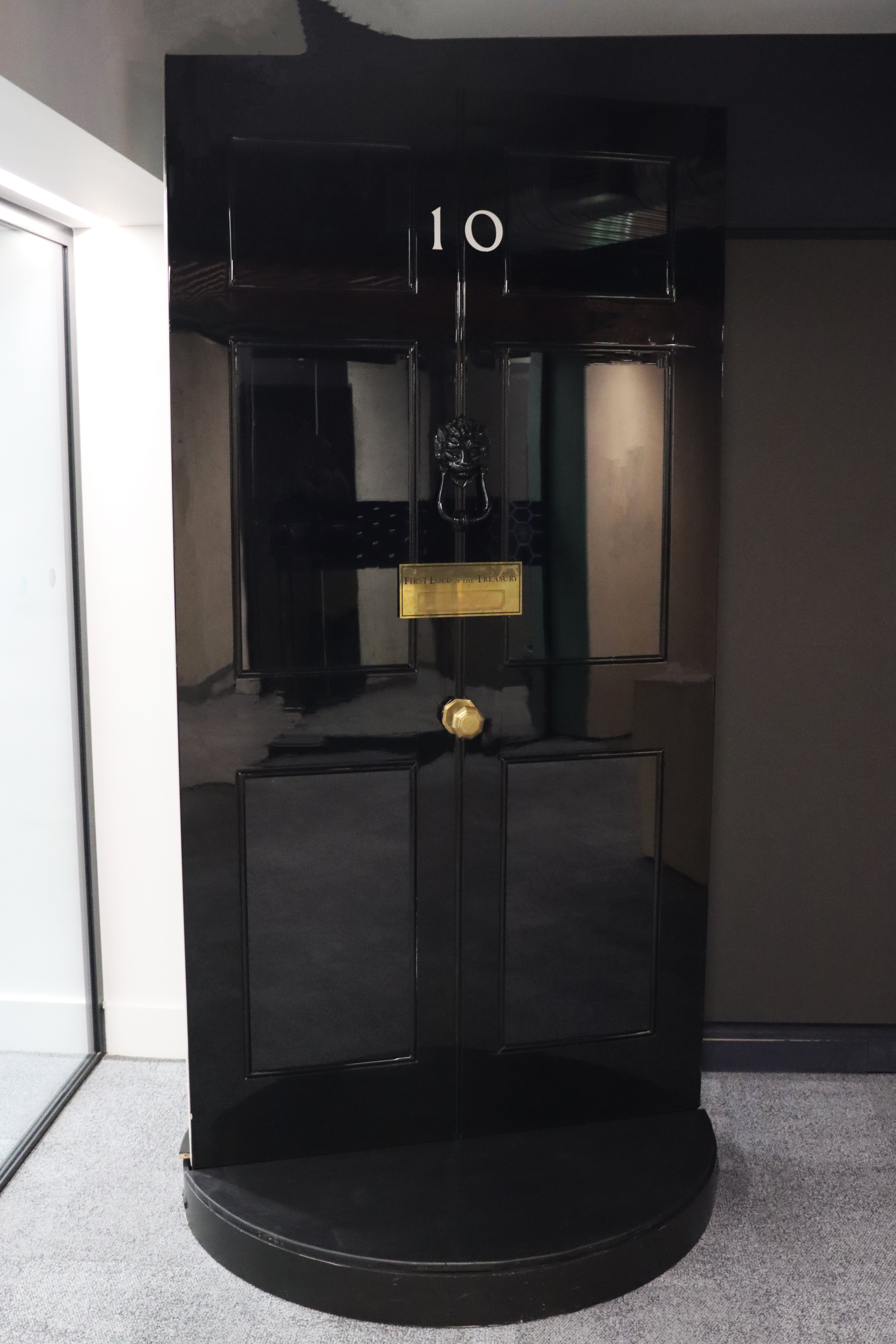 No 10 in the North - Door