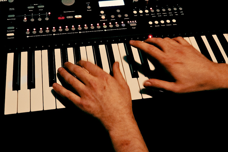 Playing Synthesiser