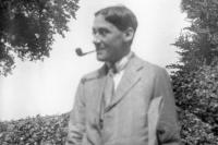 An image of Oliver Strachey smoking a pipe